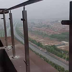 Ultimate Guide to Installing Stainless Steel Glass Railings on High-Rise Balconies in Istanbul: A Precision Case Study